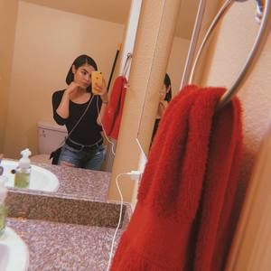 Meet your Posher, Julissa